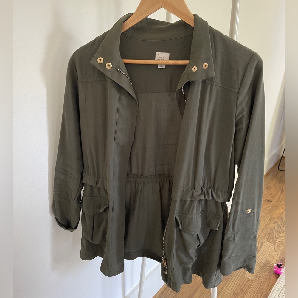 Green lightweight jacket - Picture 3 of 8